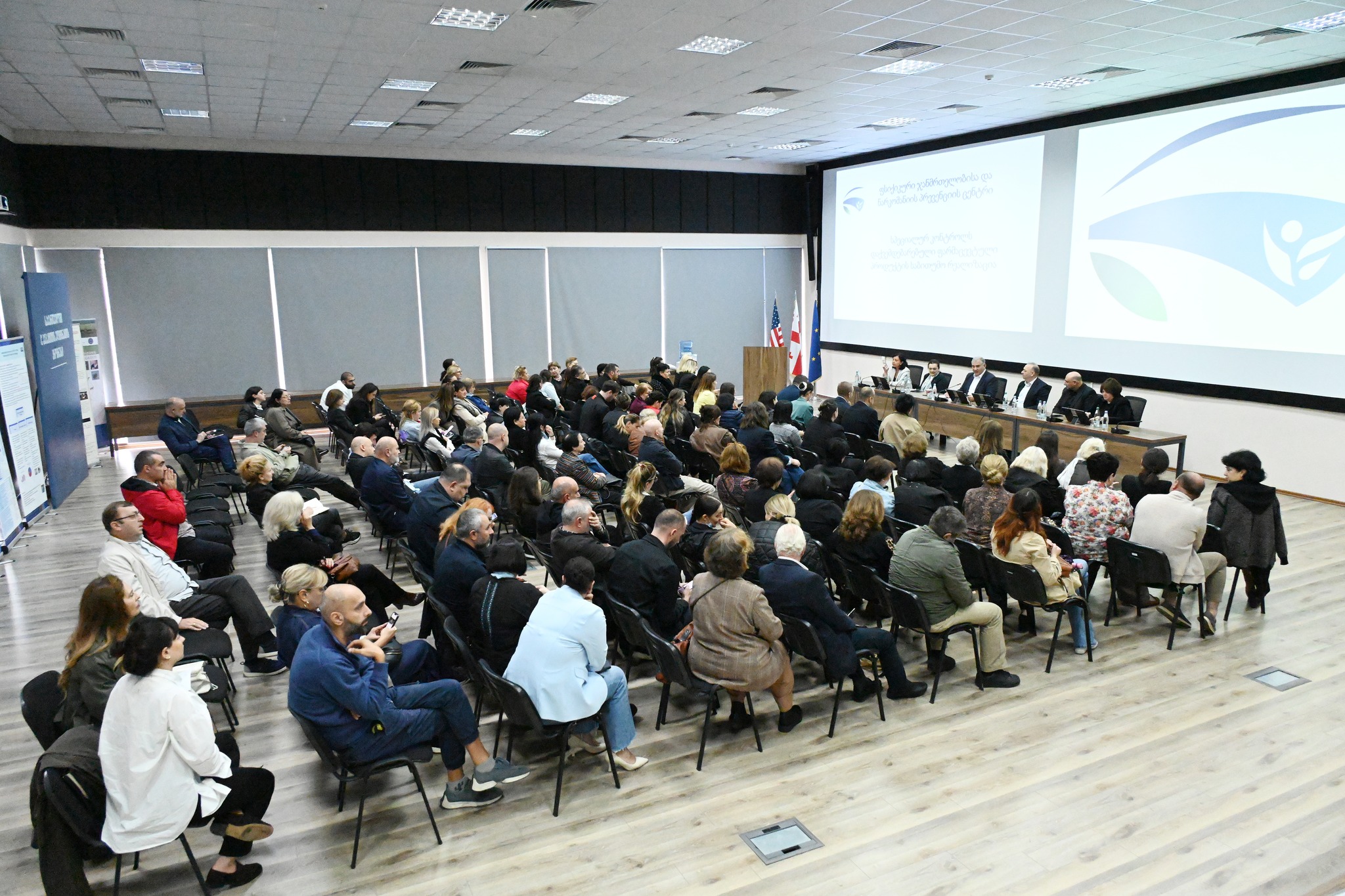 ფსიქოტროპული მედიკამენტების საბითუმო რეალიზაციას მხოლოდ სახელმწიფო განახორციელებს - საკითხთან დაკავშირებით, ჯანდაცვის მინისტრი სექტორის წარმომადგენლებს შეხვდა