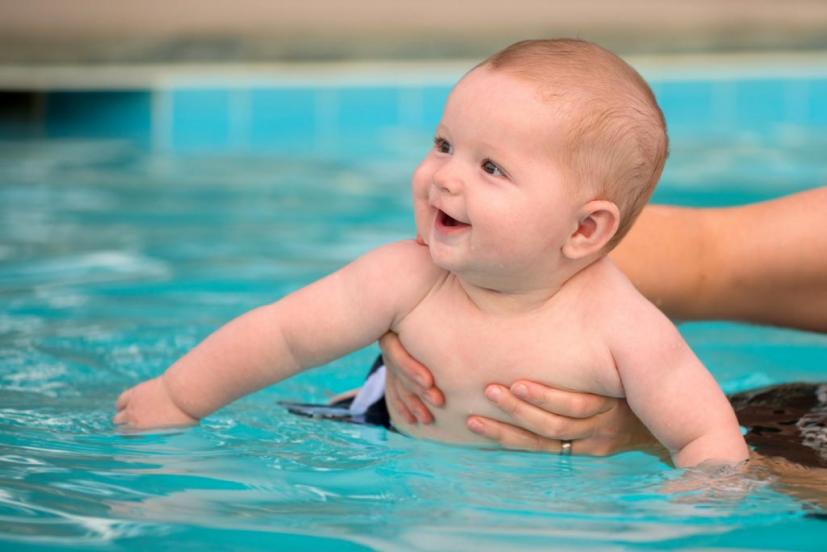 რატომ არის სასარგებლო ცურვა ჩვილისათვის