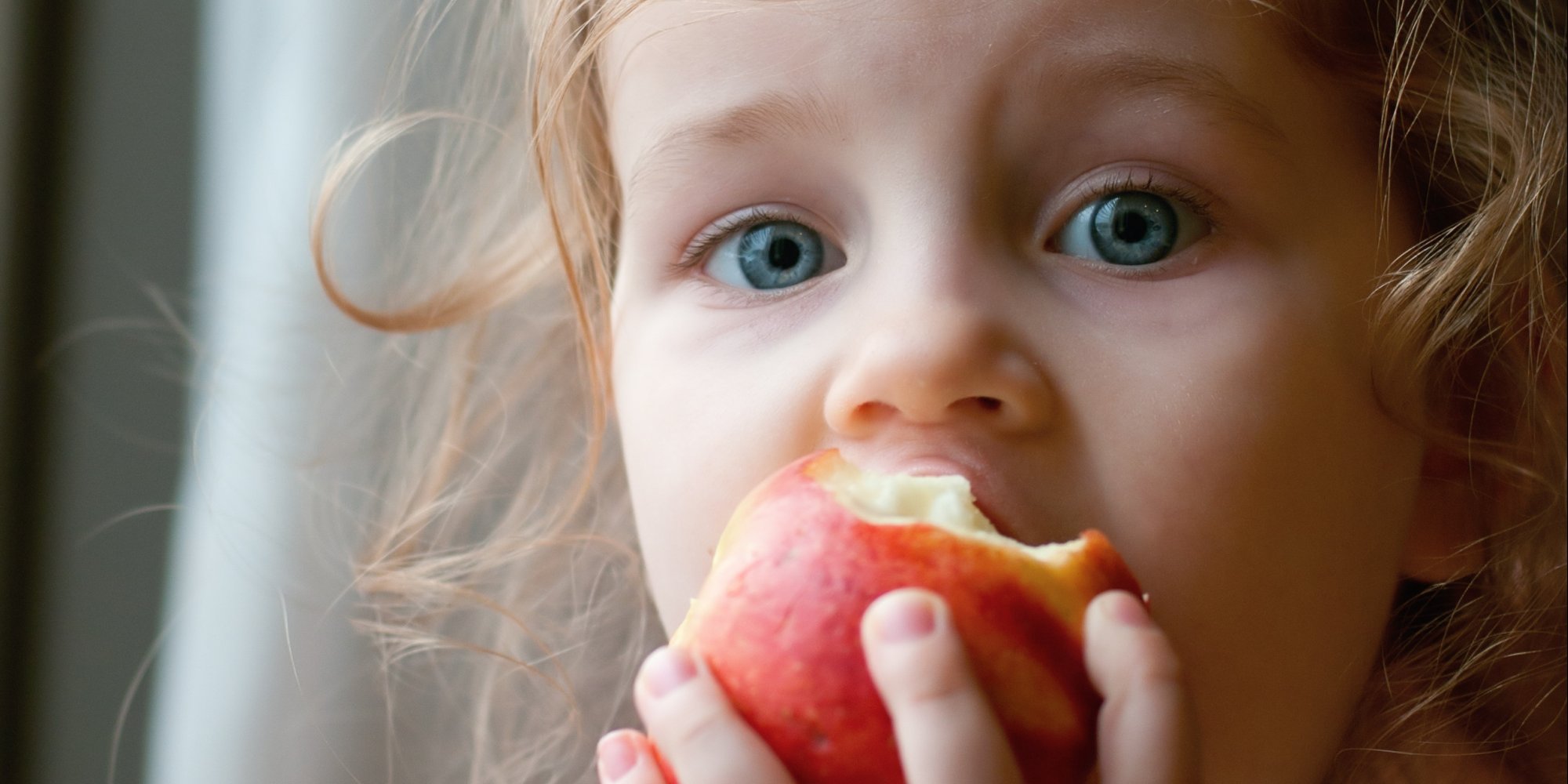 რატომ უნდა გაასინჯოთ ჩვილს თავდაპირველად მწვანე ან ყვითელი ფერის ვაშლი